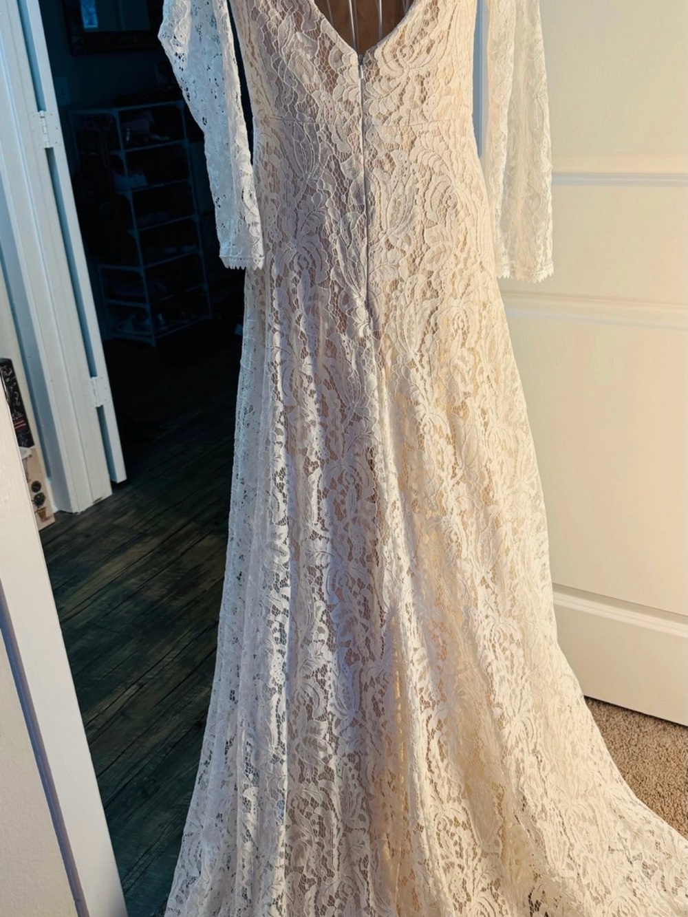 Elegant White Lace Long-Sleeve Bridal Dress - Picture 3 of 12